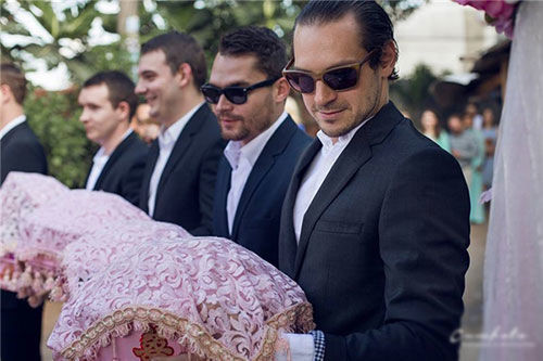 Những dàn bê tráp toàn trai xinh gái đẹp nổi bật hơn cả cô dâu, chú rể