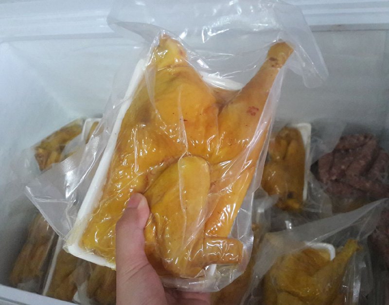 Bí ẩn nguồn gốc gà ủ muối hoa tiêu rẻ đến mức đáng ngờ