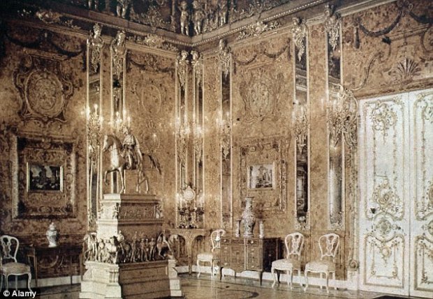 Lời nguyền đáng sợ về căn phòng hổ phách quý giá