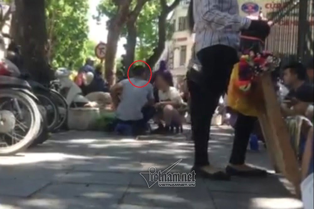 Cuộc ngã giá bất ngờ của thầy giáo bán tinh trùng