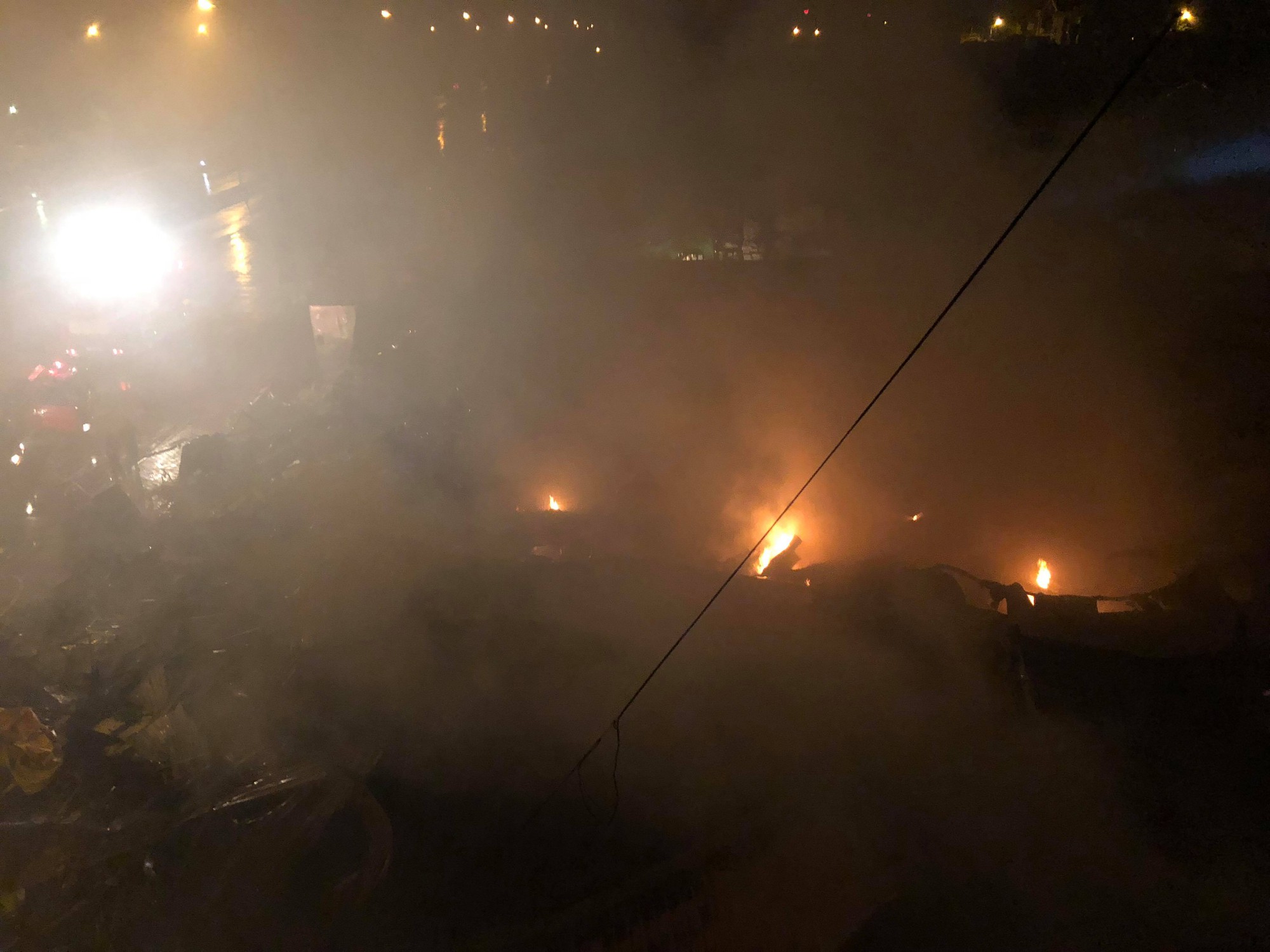 Xót xa cảnh tiểu thương sốc đến ngất xỉu sau vụ cháy chợ Gạo: Chúng tôi không làm được gì cả, chỉ khóc thôi