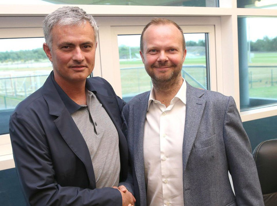 Mourinho tuyệt vọng trong thương vụ Harry Maguire