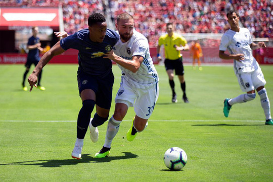 Mourinho tuyệt vọng trong thương vụ Harry Maguire