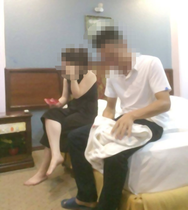 CSGT bị bắt quả tang trong nhà nghỉ với cô giáo đã có chồng