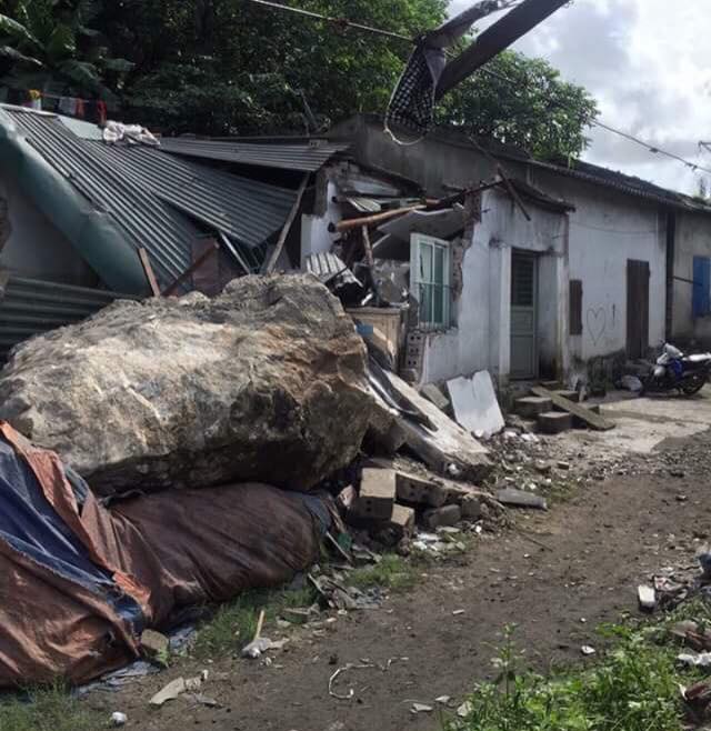 Tảng đá 10 tấn đè trúng nam thanh niên đang ngủ say