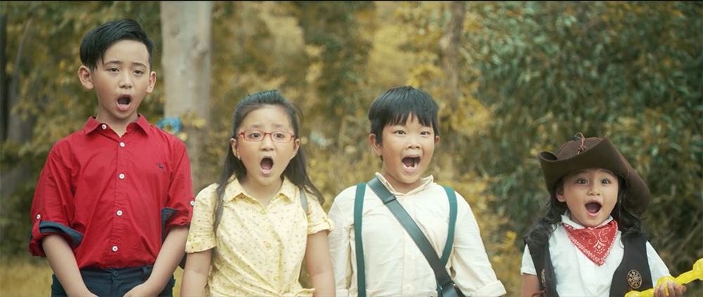 Hòa Minzy biến thành nàng tiên cá chết đói trong MV mới