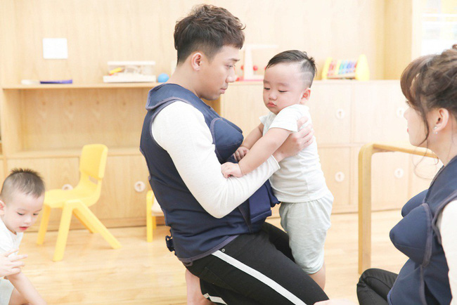 Khi đàn ông mang bầu tập 10: Hương Giang hoảng sợ, Trấn Thành, Trường Giang sụp đổ sau một ngày đi mẫu giáo