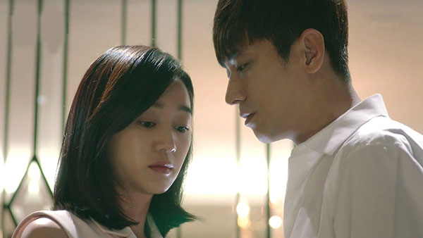 Dẫn tôi đi khám thai, người yêu hỏi bác sĩ 1 câu khiến tôi tức tưởi muốn hủy hôn