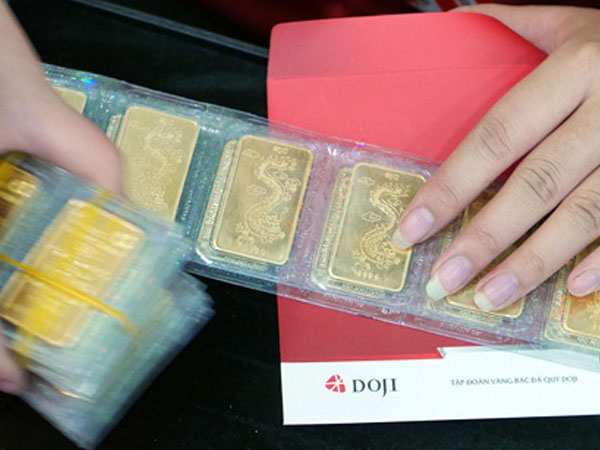 Giá vàng miếng diễn biến trái chiều