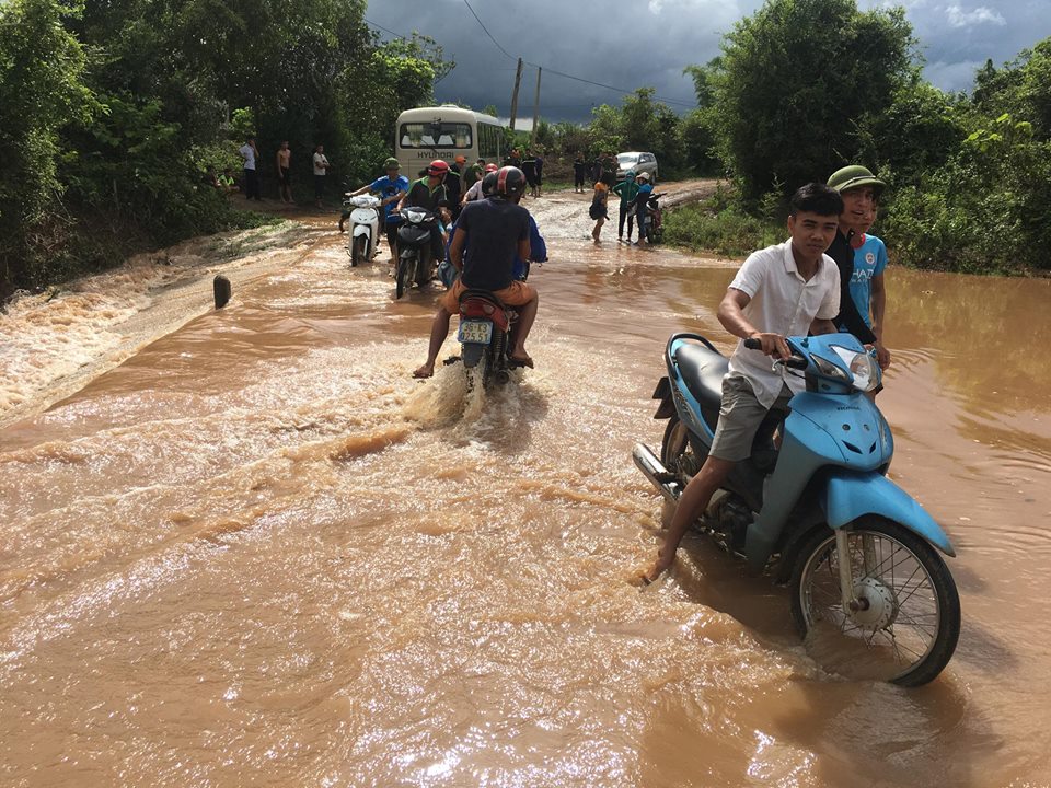Nóng: Máy bay quân sự Su-22 rơi tại Nghệ An, 2 phi công tử nạn