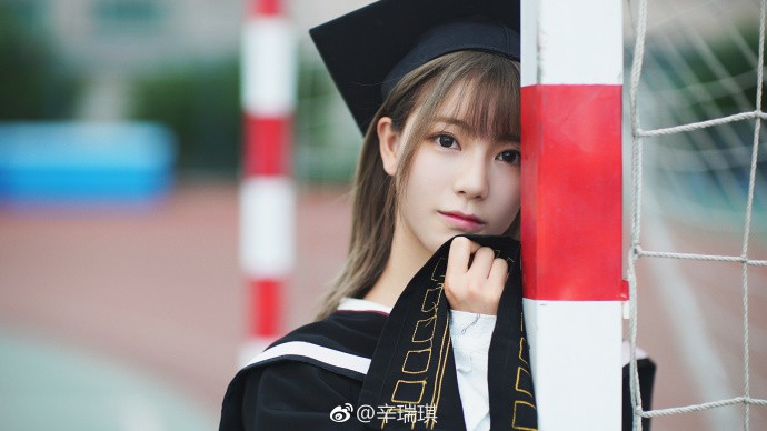 Ngắm dàn nữ sinh xinh xắn này bạn sẽ hiểu vì sao đời người ai cũng nên 1 lần khoác tấm áo cử nhân Ngắm dàn nữ sinh xinh xắn này bạn sẽ hiểu vì sao đời người ai cũng nên 1 lần khoác tấm áo cử nhân