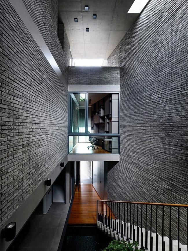 Cần gì màu mè, làm ngay hồ nước trong nhà thế này vừa đẹp rụng rời, quanh năm mát lạnh