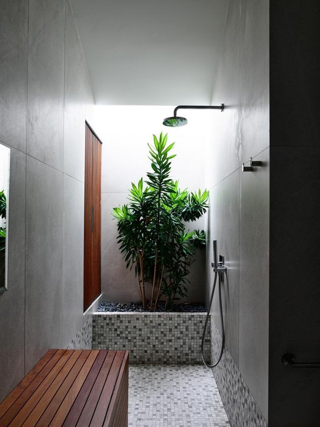 Cần gì màu mè, làm ngay hồ nước trong nhà thế này vừa đẹp rụng rời, quanh năm mát lạnh