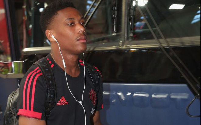 Tự tiện bỏ đội về chăm bạn gái, sao Man United khiến Mourinho nổi cơn thịnh nộ