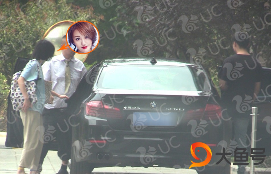 Trịnh Sảng bị paparazzi tóm sống đang ôm ấp, nắm tay giám đốc TVShow điển trai vào khách sạn