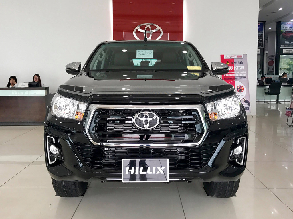 Toyota Hilux hưởng thuế nhập khẩu 0% ồ ạt về đại lý