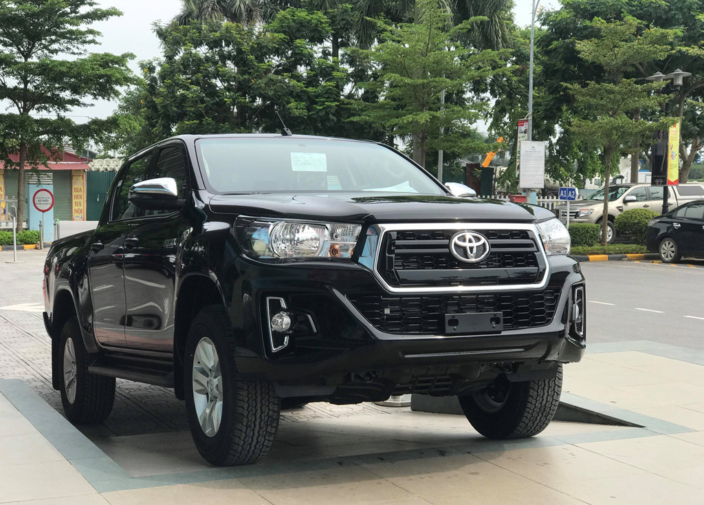 Toyota Hilux hưởng thuế nhập khẩu 0% ồ ạt về đại lý