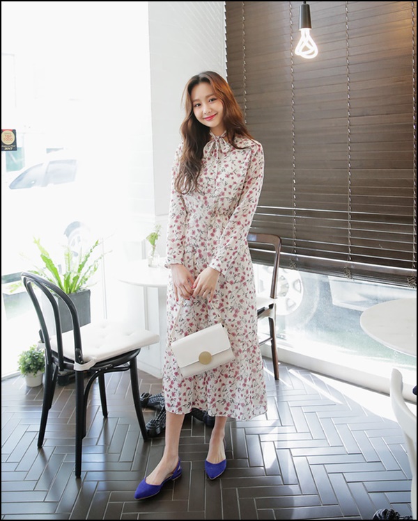 Váy họa tiết hoa cỏ đang khiến hội chị em chết mê chết mệt vì diện lên là xinh hết phần thiên hạ Váy họa tiết hoa cỏ đang khiến hội chị em chết mê chết mệt vì diện lên là xinh hết phần thiên hạ