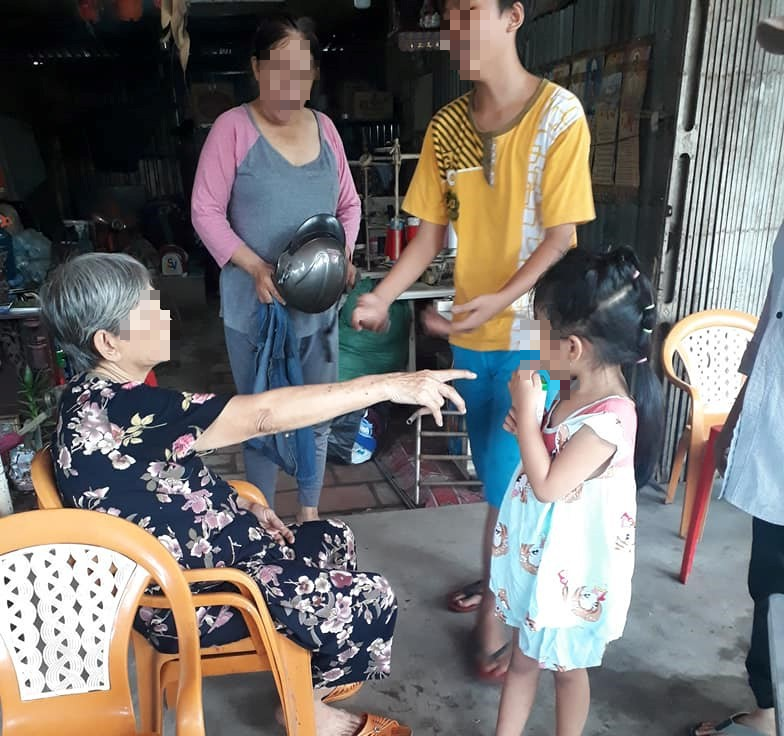 TP.HCM: Bé gái 5 tuổi nghi bị bảo mẫu tát liên tục đến sưng mặt, dọa lấy kéo cắt lưỡi nếu nói cho gia đình biết