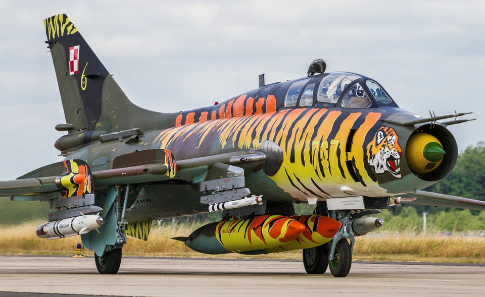 Cường kích Su-22 có thể nhấn chìm chiến hạm 10.000 tấn