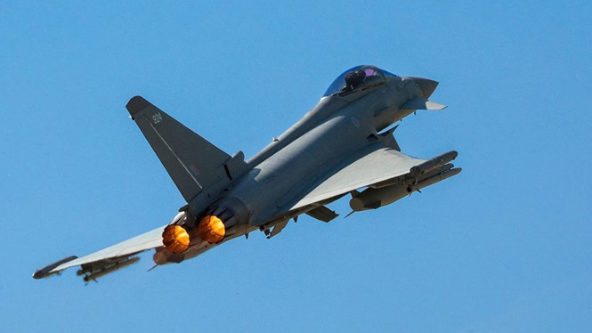 Tiêm kích Anh chặn máy bay Nga trên Biển Đen