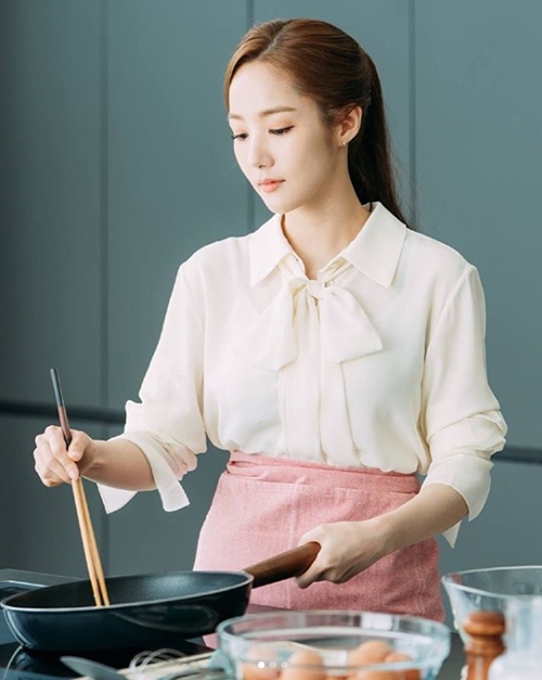 4 kiểu sơ mi được thư ký Kim lăng xê, kiểu nào cũng xinh và dễ mặc