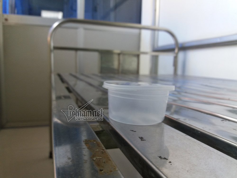 Hai giờ liều mình sau cánh cửa buồng lấy tinh trùng