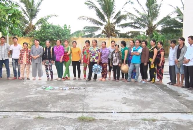 Bắt quả tang 17 quý bà đánh bạc ăn tiền