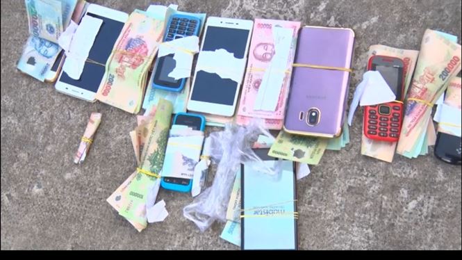 Bắt quả tang 17 quý bà đánh bạc ăn tiền