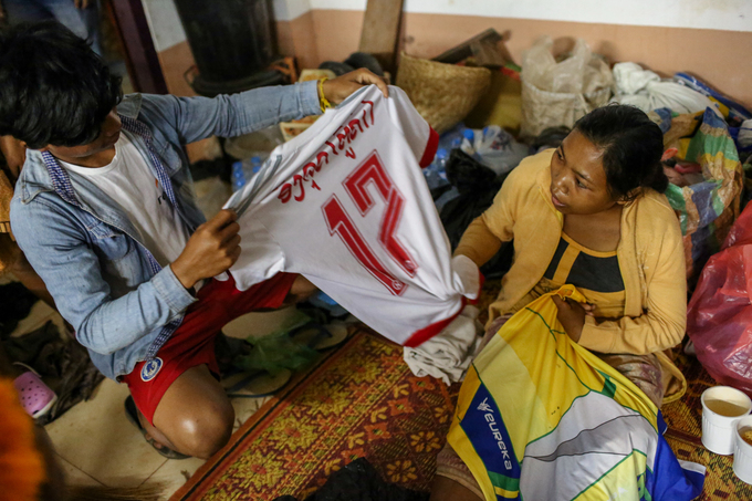 Đêm ở khu lánh nạn sau vỡ đập Lào