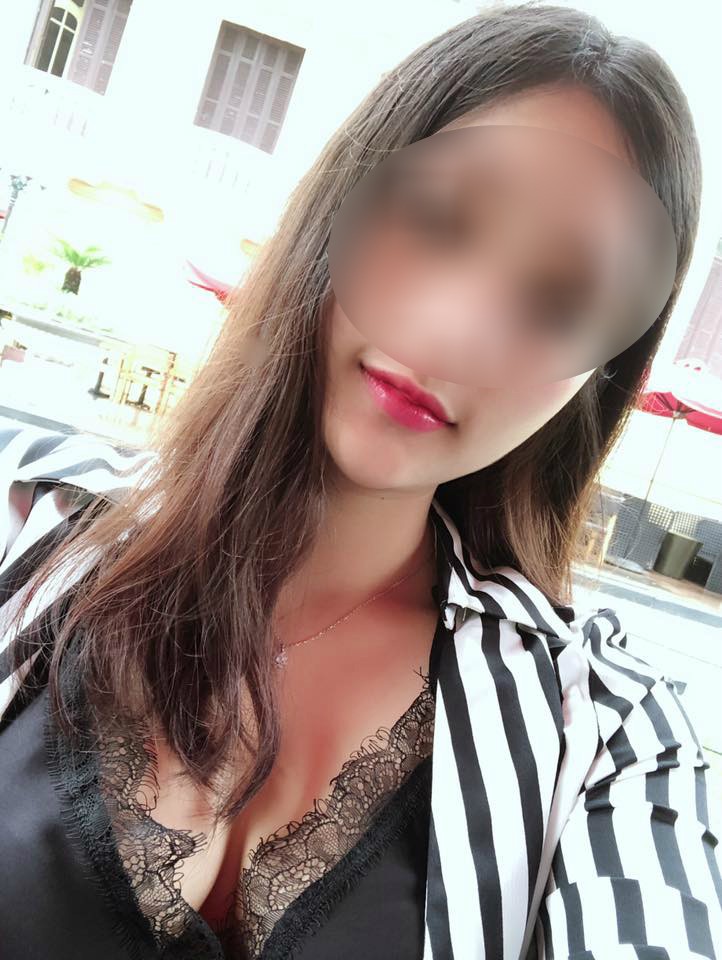 Vụ tố ngoại tình hot nhất MXH hôm nay: Vợ trẻ cay đắng nhìn tình địch đến dự đầy tháng con, vừa hết cữ đã ngậm ngùi ly hôn