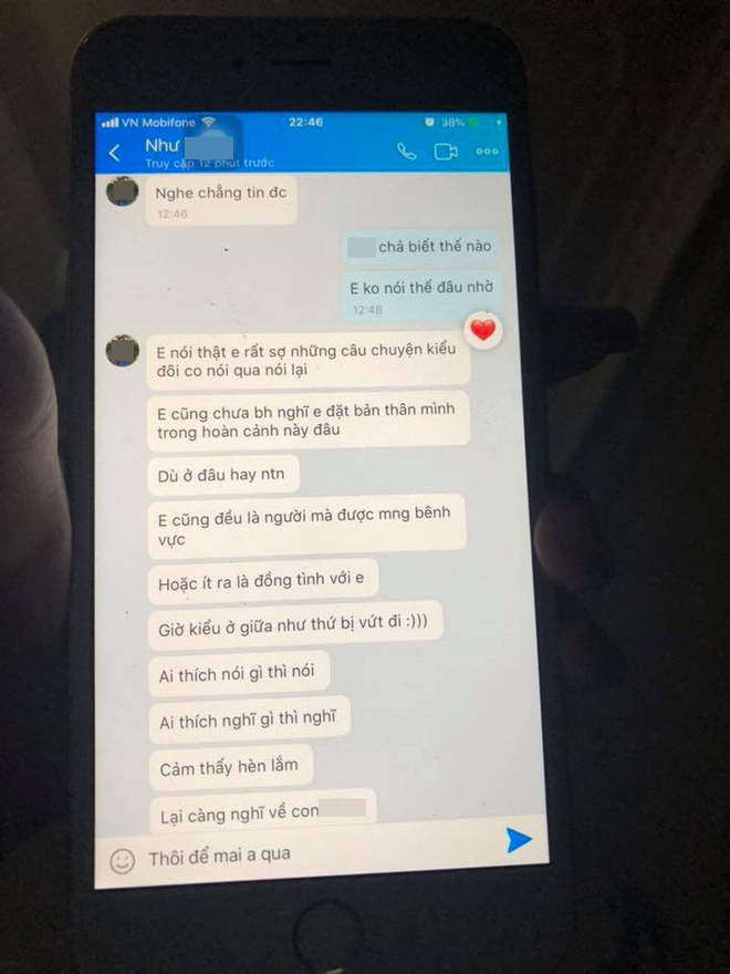 Vụ tố ngoại tình hot nhất MXH hôm nay: Vợ trẻ cay đắng nhìn tình địch đến dự đầy tháng con, vừa hết cữ đã ngậm ngùi ly hôn