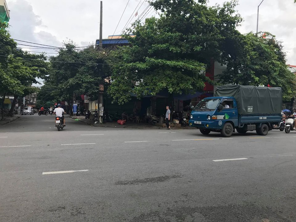 Nam Định: Lời kể của người chứng kiến vụ 2 đối tượng lạ mặt chém thanh niên nhập viện