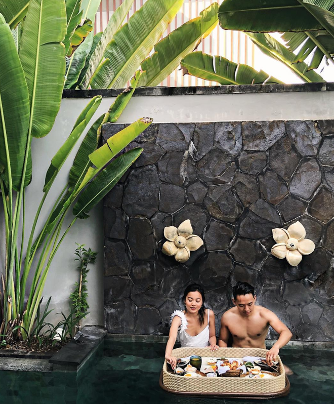 Hot trend khoe bữa sáng sang chảnh ở hồ bơi: Đỉnh cao của cuộc sống tận hưởng là đây! Hot trend khoe bữa sáng sang chảnh ở hồ bơi: Đỉnh cao của cuộc sống tận hưởng là đây!