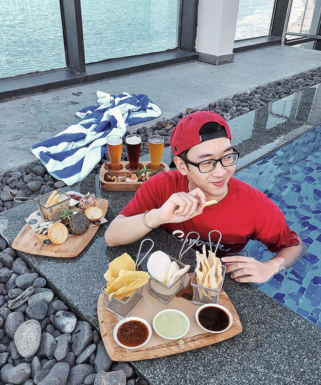 Hot trend khoe bữa sáng sang chảnh ở hồ bơi: Đỉnh cao của cuộc sống tận hưởng là đây! Hot trend khoe bữa sáng sang chảnh ở hồ bơi: Đỉnh cao của cuộc sống tận hưởng là đây!