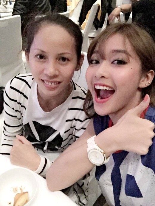 Bị mẹ ruột bỏ rơi suốt 21 năm và hình ảnh ít ỏi của hot girl Khả Ngân khi ở bên mẹ