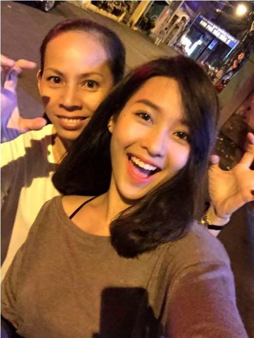 Bị mẹ ruột bỏ rơi suốt 21 năm và hình ảnh ít ỏi của hot girl Khả Ngân khi ở bên mẹ