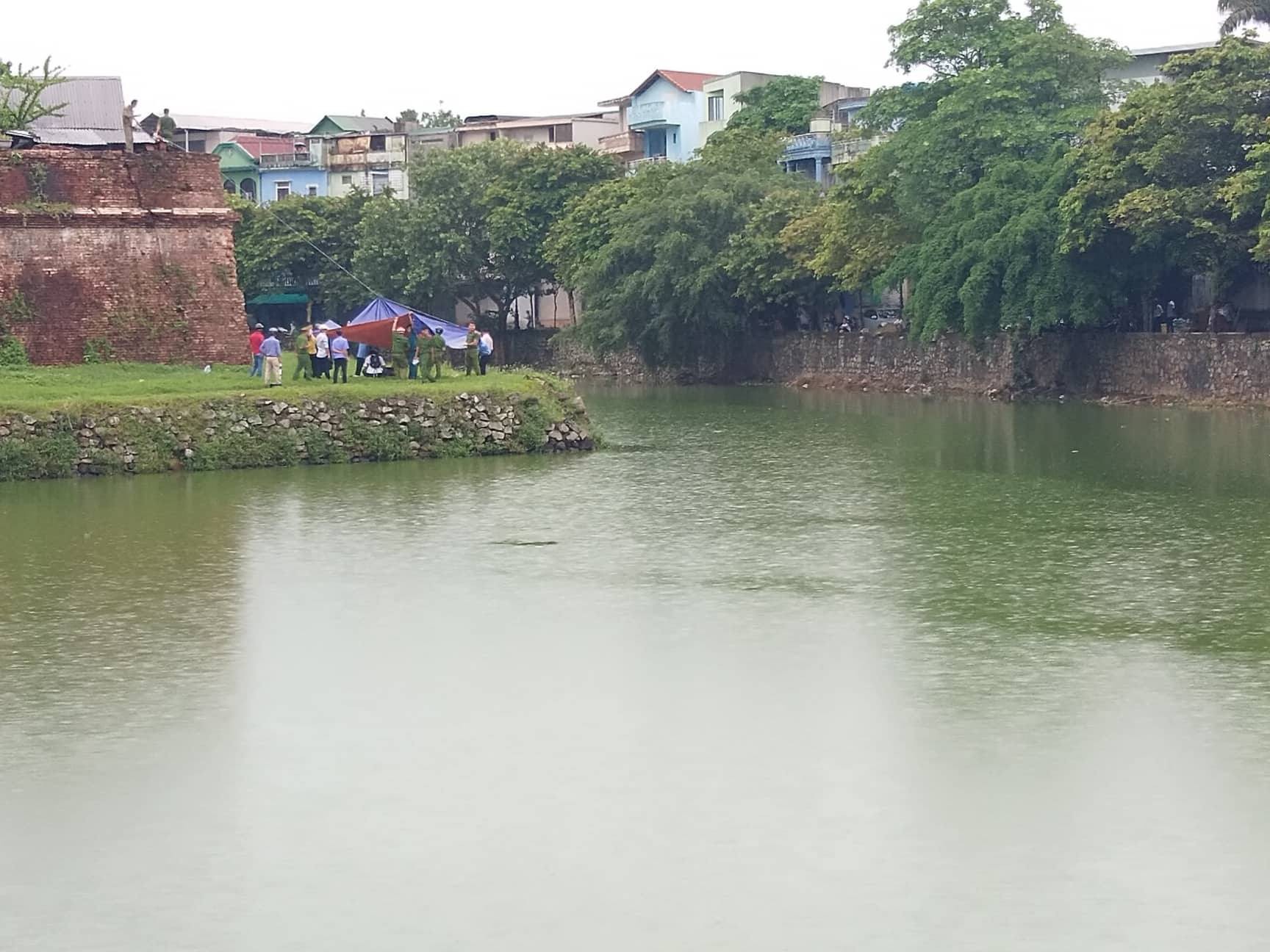 Huế: Người đàn ông chết bất thường dưới chân thành cổ nghi bị đuổi đánh