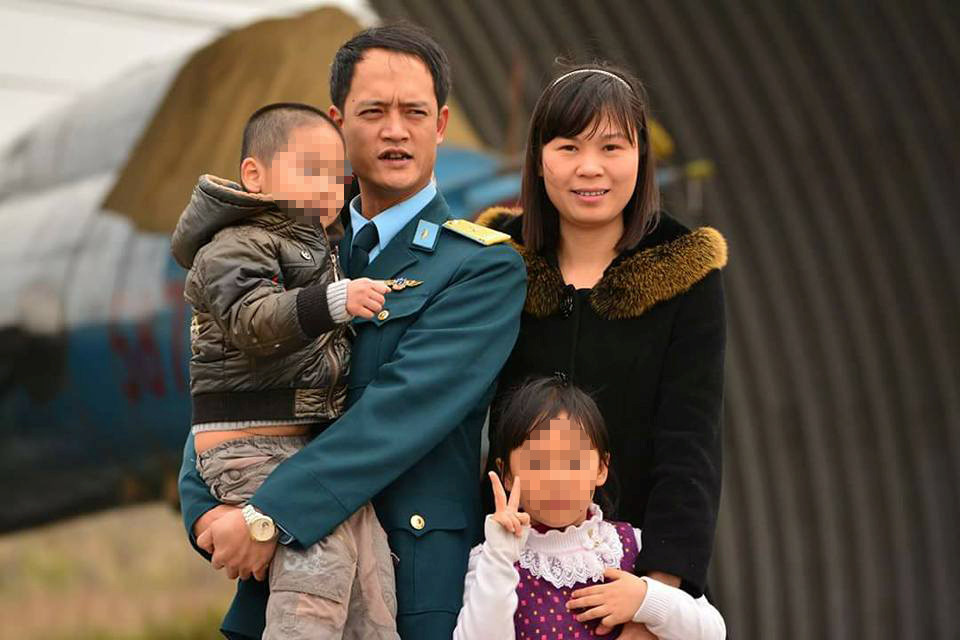 Thân nhân phi công Su-22: Về đi Trí ơi, hoa lan nở rồi