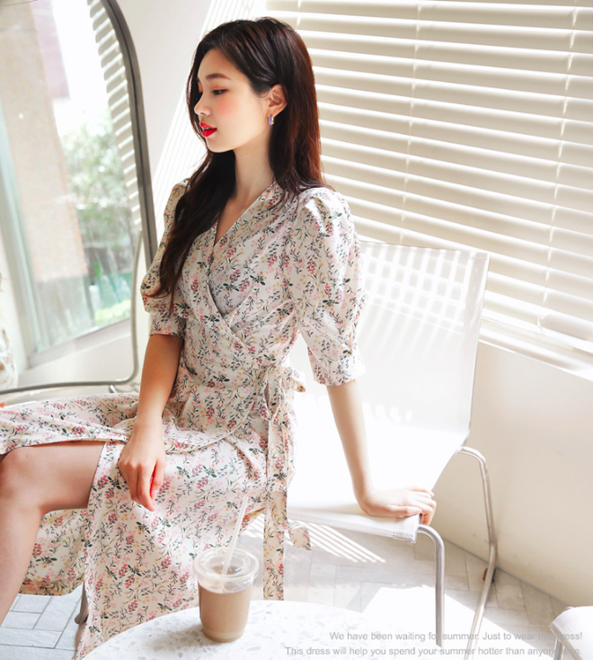 Suốt mấy tháng hè, đi đến đâu cũng bắt gặp các cô nàng làm điệu với 4 kiểu váy liền này Suốt mấy tháng hè, đi đến đâu cũng bắt gặp các cô nàng làm điệu với 4 kiểu váy liền này