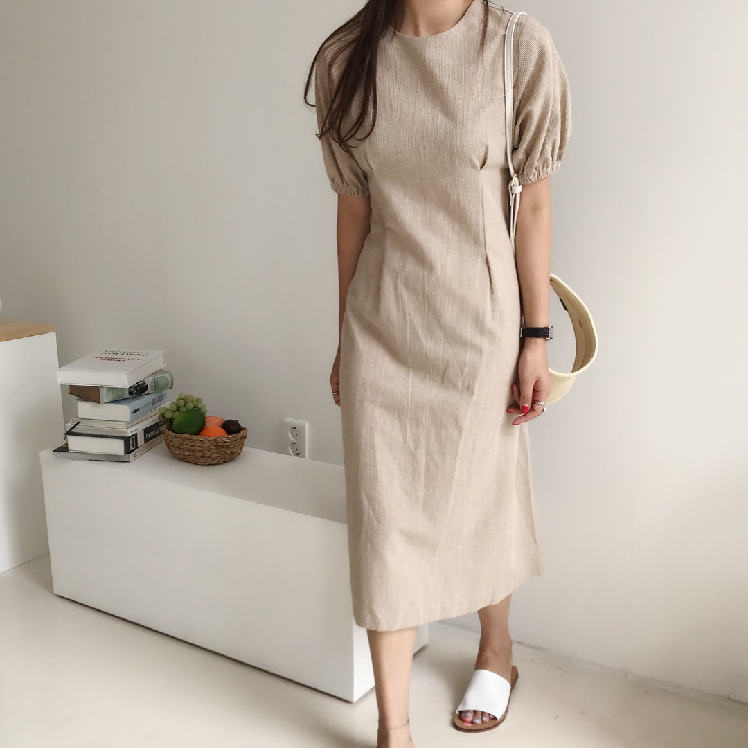 Suốt mấy tháng hè, đi đến đâu cũng bắt gặp các cô nàng làm điệu với 4 kiểu váy liền này Suốt mấy tháng hè, đi đến đâu cũng bắt gặp các cô nàng làm điệu với 4 kiểu váy liền này