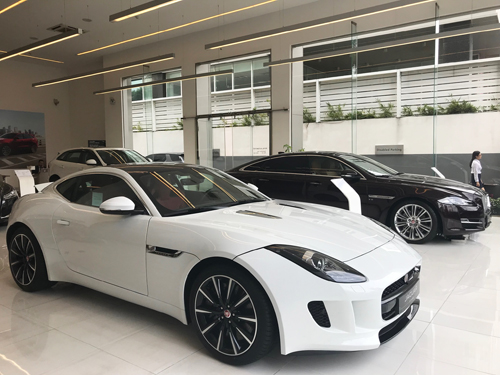 Thị trường xe sang Việt nửa đầu 2018 - cuộc đua không cân sức