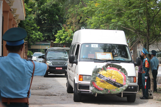 Thi thể hai phi công máy bay Su-22 được đưa về đài hoá thân Hoàn vũ