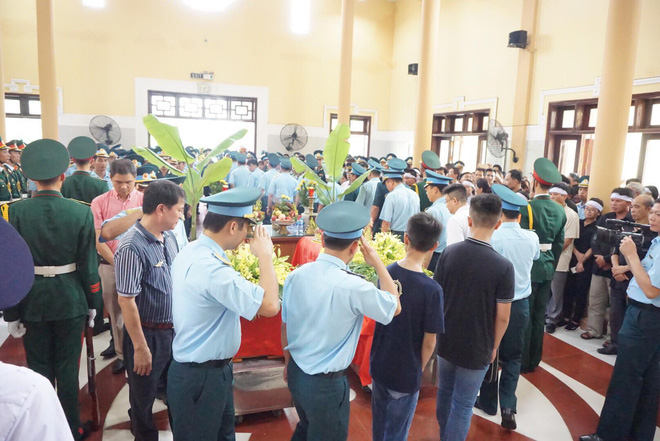 Thi thể hai phi công máy bay Su-22 được đưa về đài hoá thân Hoàn vũ