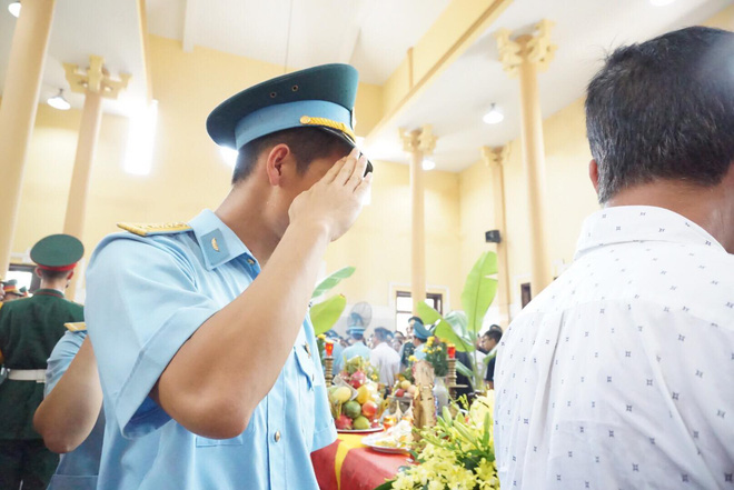 Thi thể hai phi công máy bay Su-22 được đưa về đài hoá thân Hoàn vũ