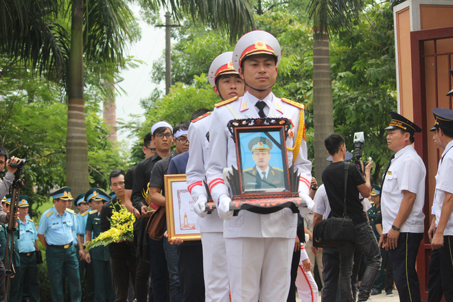 Thi thể hai phi công máy bay Su-22 được đưa về đài hoá thân Hoàn vũ