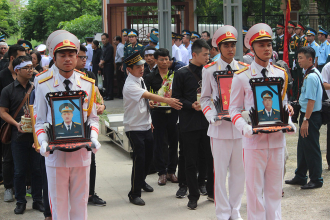 Thi thể hai phi công máy bay Su-22 được đưa về đài hoá thân Hoàn vũ