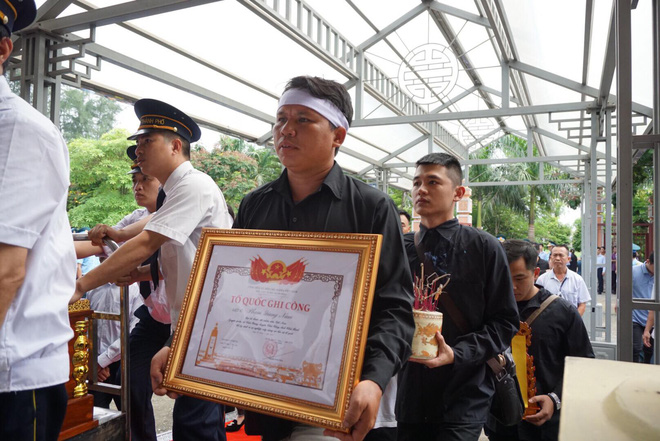 Thi thể hai phi công máy bay Su-22 được đưa về đài hoá thân Hoàn vũ