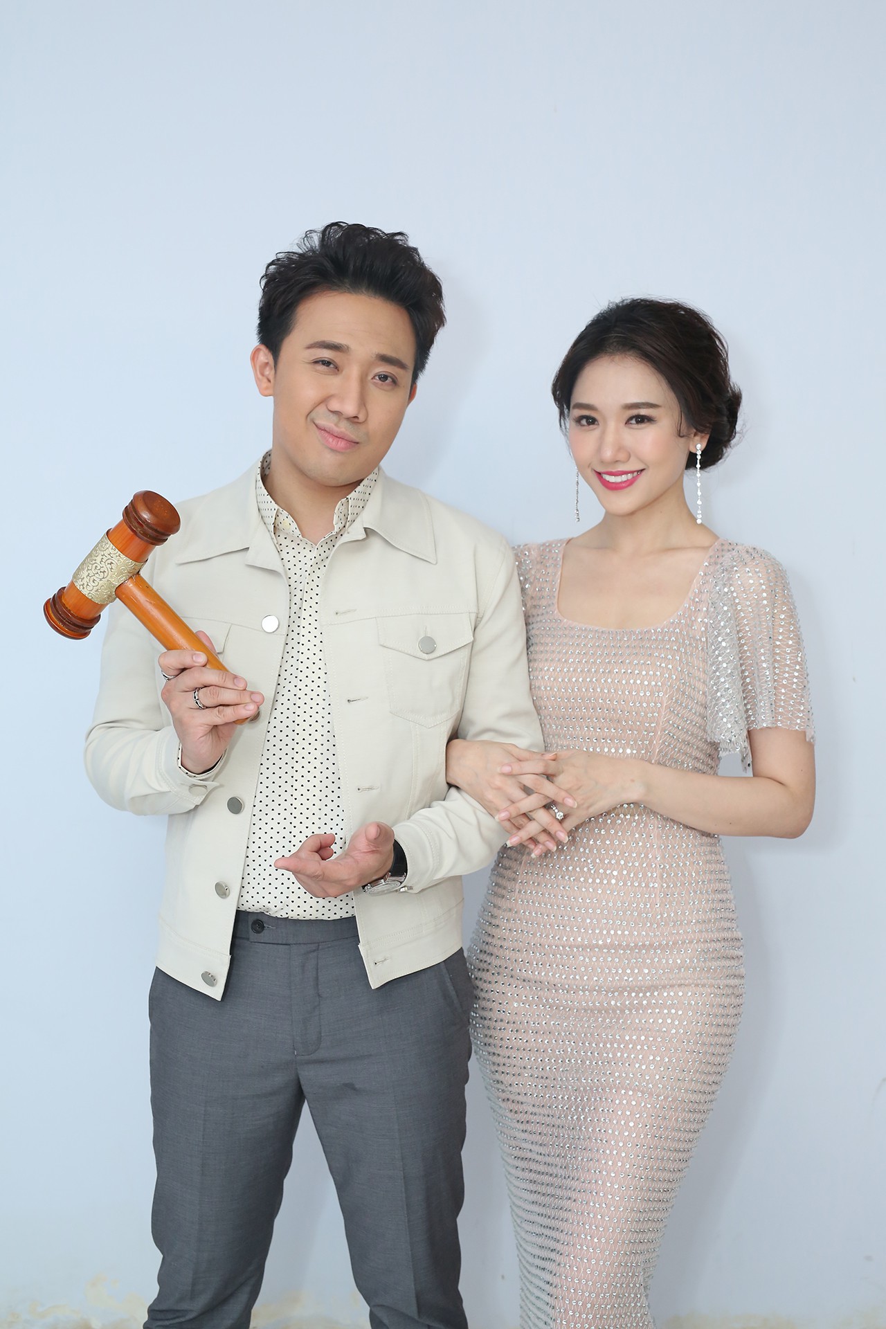 Giọng ca bí ẩn: Trấn Thành đá xoáy vợ ngay trên sóng truyền hình: Tiến Đạt biết rap, anh không nha! Giọng ca bí ẩn: Trấn Thành đá xoáy vợ ngay trên sóng truyền hình: Tiến Đạt biết rap, anh không nha!