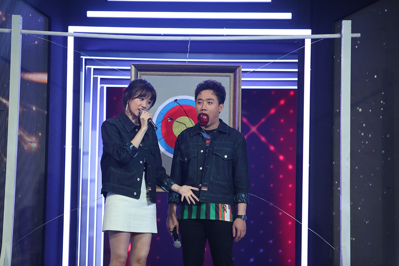 Giọng ca bí ẩn: Trấn Thành đá xoáy vợ ngay trên sóng truyền hình: Tiến Đạt biết rap, anh không nha! Giọng ca bí ẩn: Trấn Thành đá xoáy vợ ngay trên sóng truyền hình: Tiến Đạt biết rap, anh không nha!